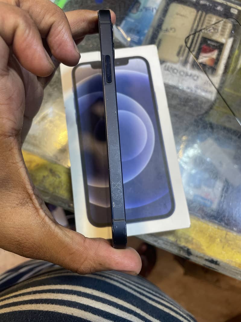 Apple iPhone 12 3