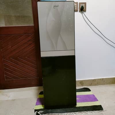 HOMAGE Dispenser - Black & Silver – Excellent Condition