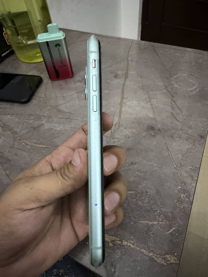 Apple iPhone 11 0