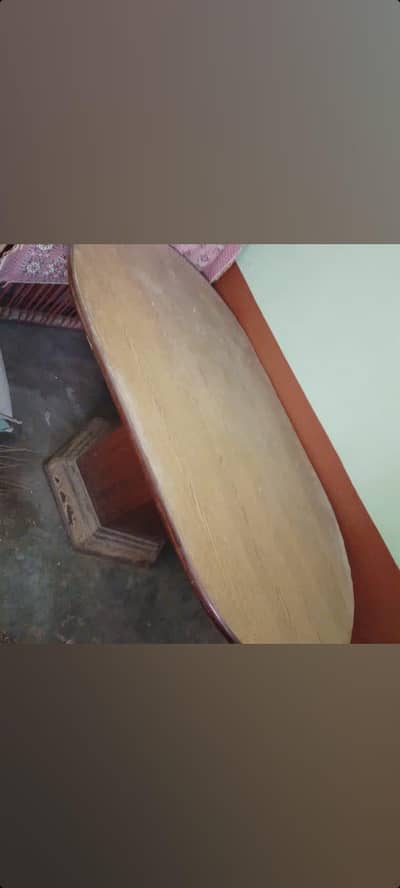 Daineg table and 5 chail