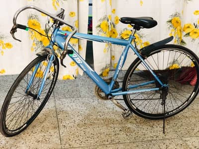 SPORTS 458 700 BICYCLE IMPORTED FROM DUBAI DESIGN FOR ROAD, RACING