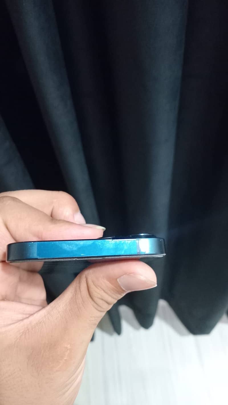 Apple iPhone 13 5