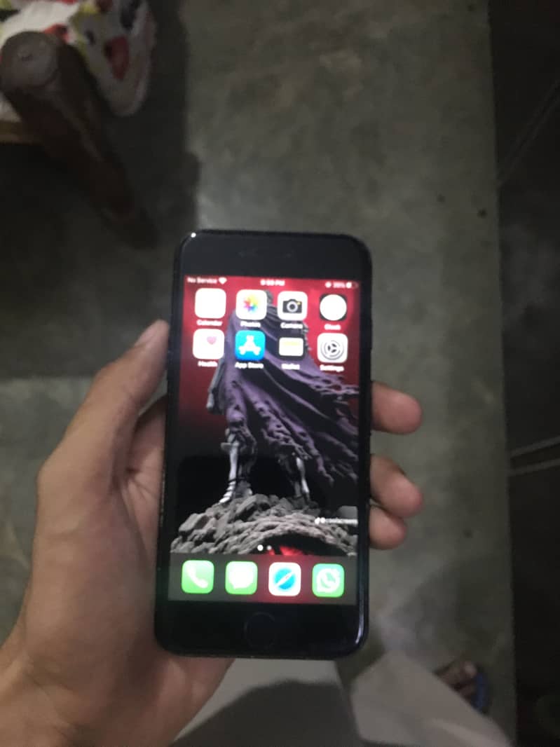 Apple iPhone 7 0