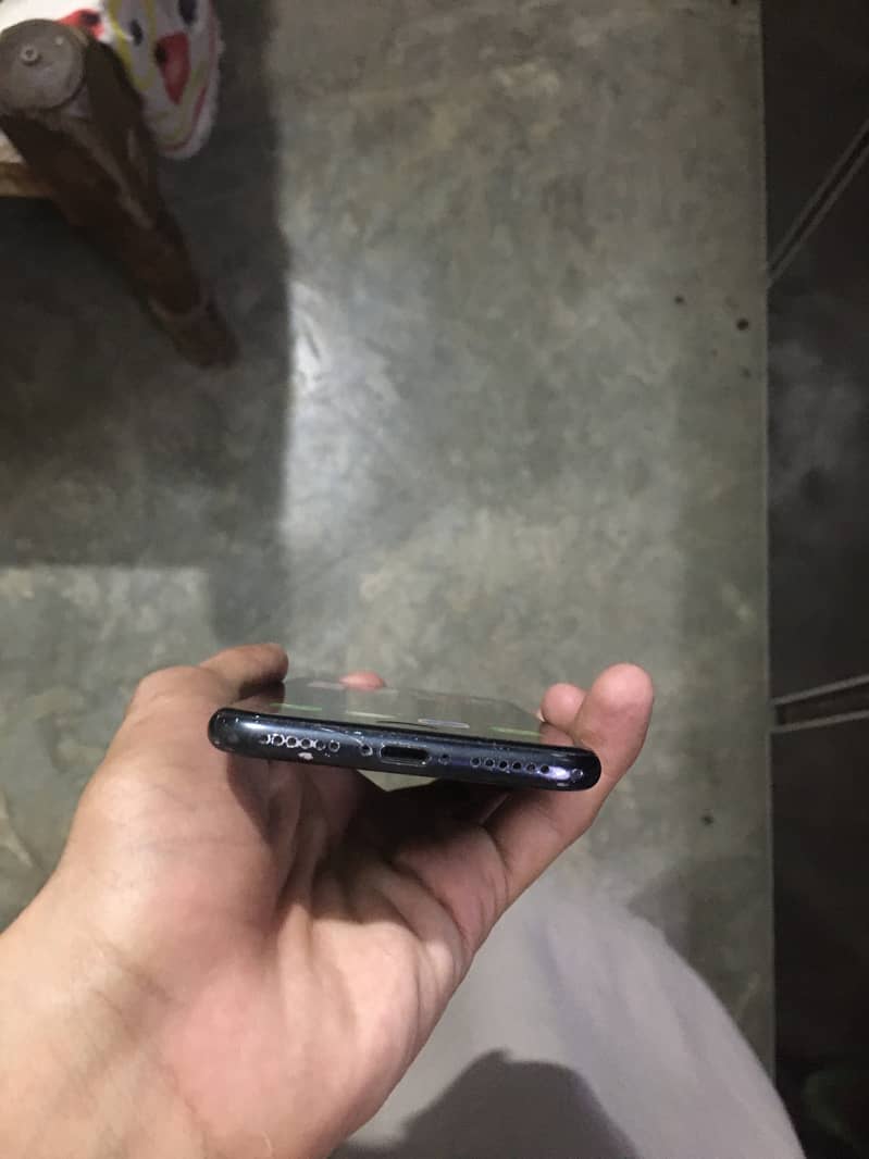 Apple iPhone 7 10