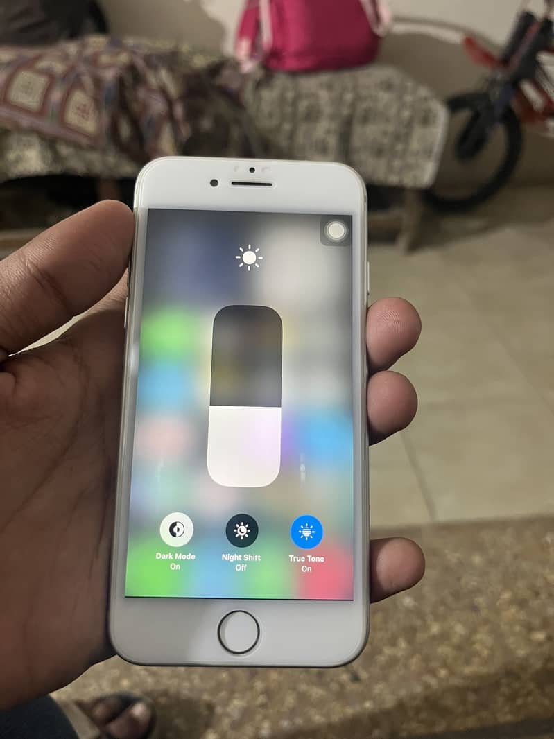 Apple iPhone 8 1
