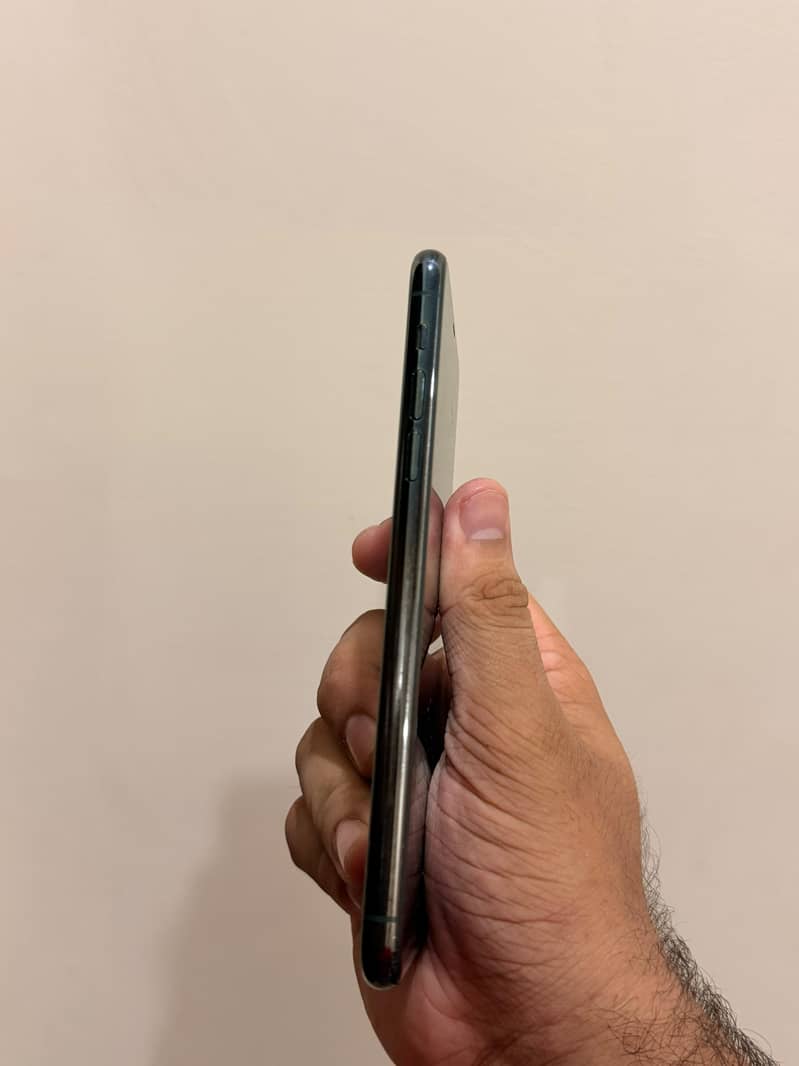 iPhone 11 4