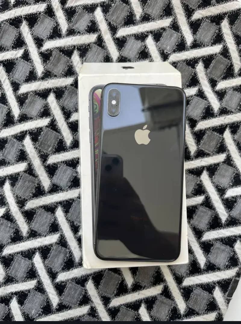 Apple iPhone XS Max 0