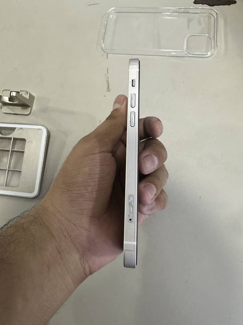 Apple iPhone 12 4