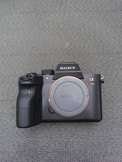 Sony a7riv (like new)
