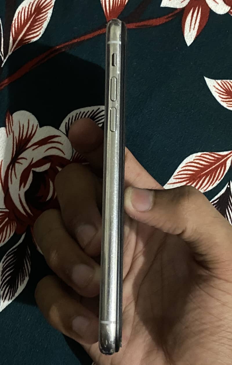 Apple iPhone X 3