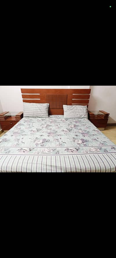 complete bedroom set  perfect condition  wood lasani