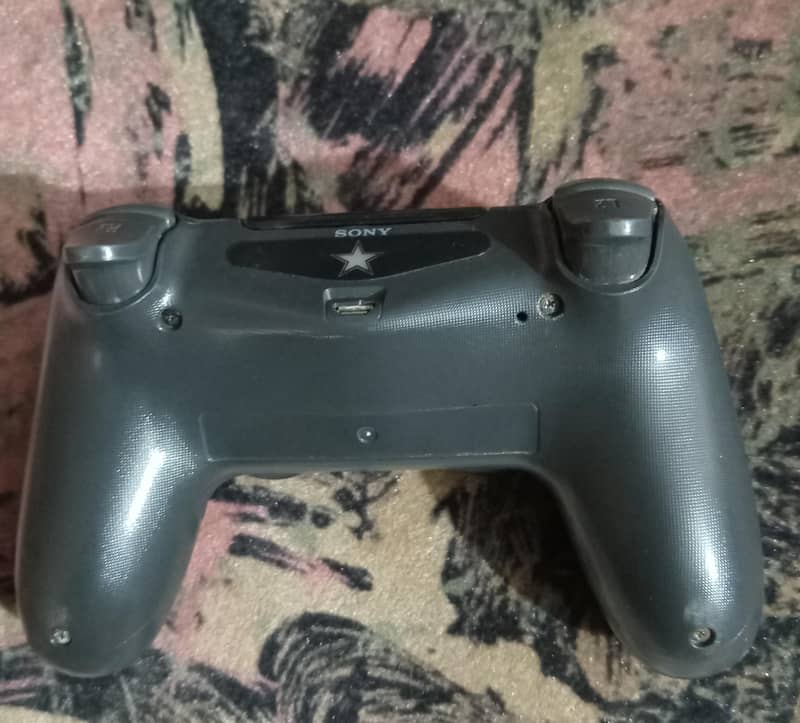 Dualshock 4 controller 1