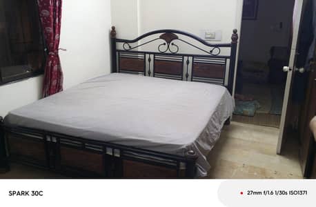 bed aur mattress hai