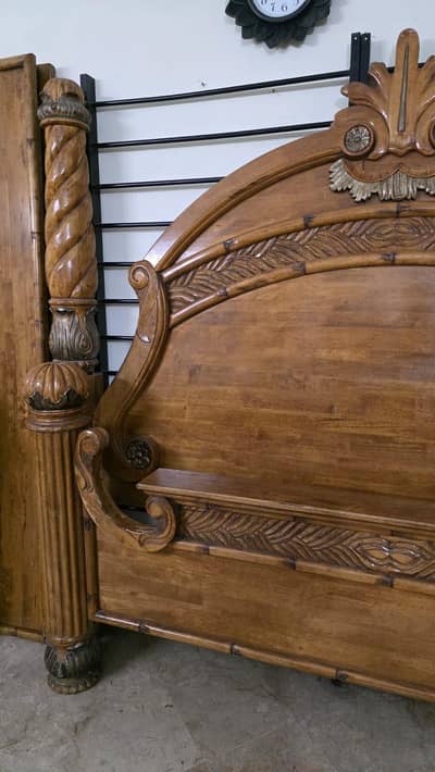 Pure Sheesham Wood branded Chen one bed set