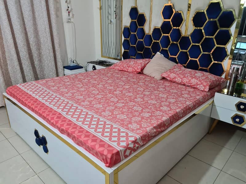 complete bed room set. 3