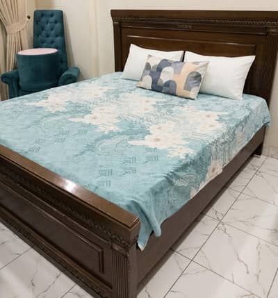 Urgent sale Heavy  chiniot king size bed set with 4 items with matress