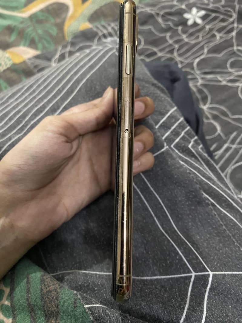 Apple iPhone XS Max 3