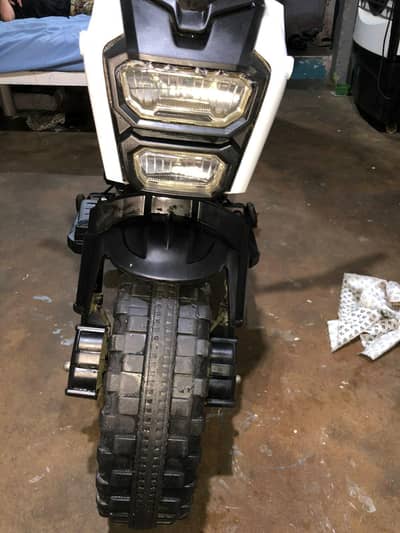 Aslam. o. alikum kids trail bike Smoth jamps meter okha head light ok ha