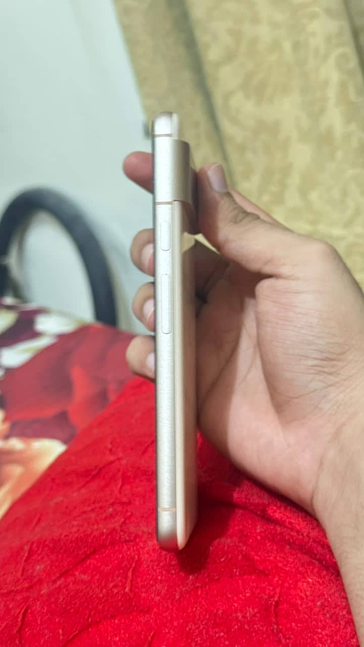 Google Pixel 8 4