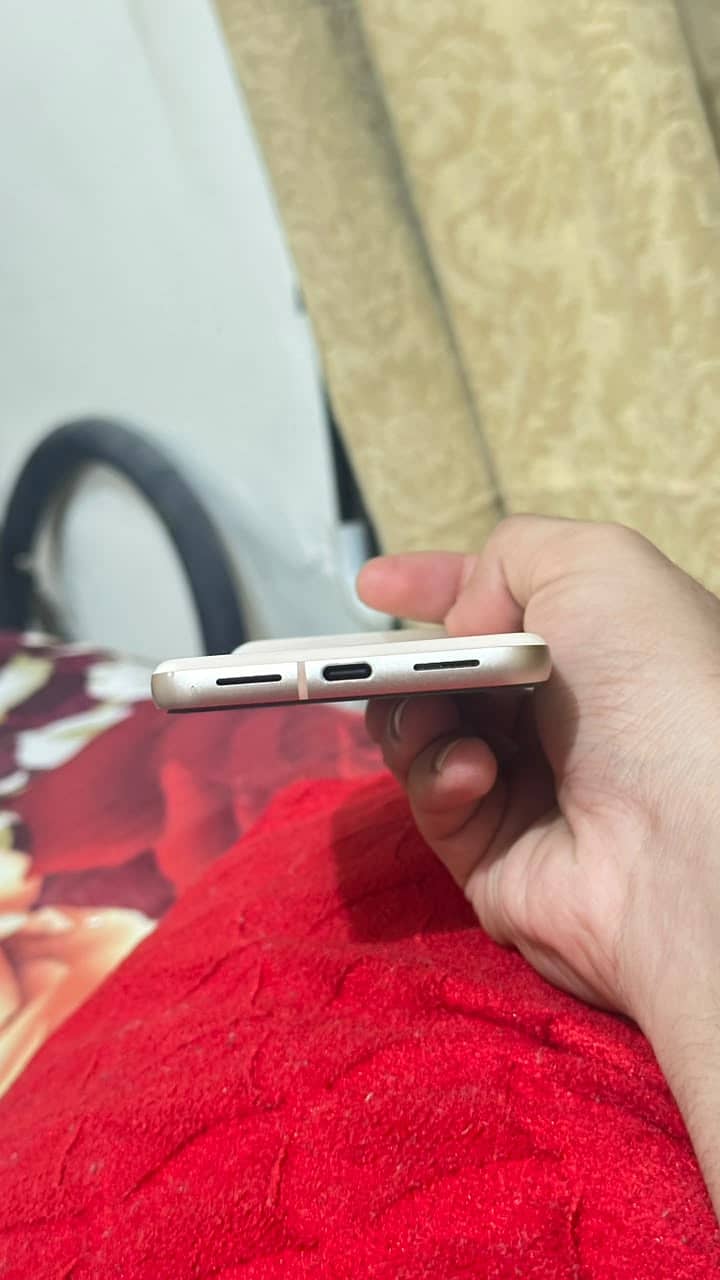 Google Pixel 8 6