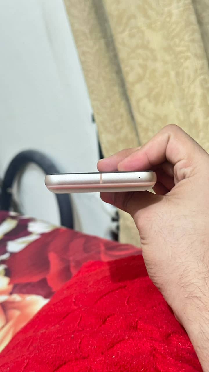 Google Pixel 8 7