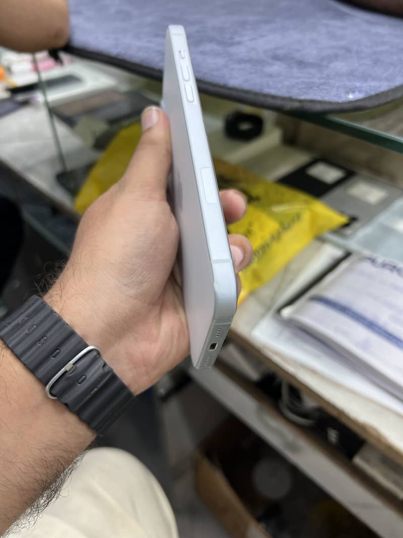 Apple iPhone 15 plus 2