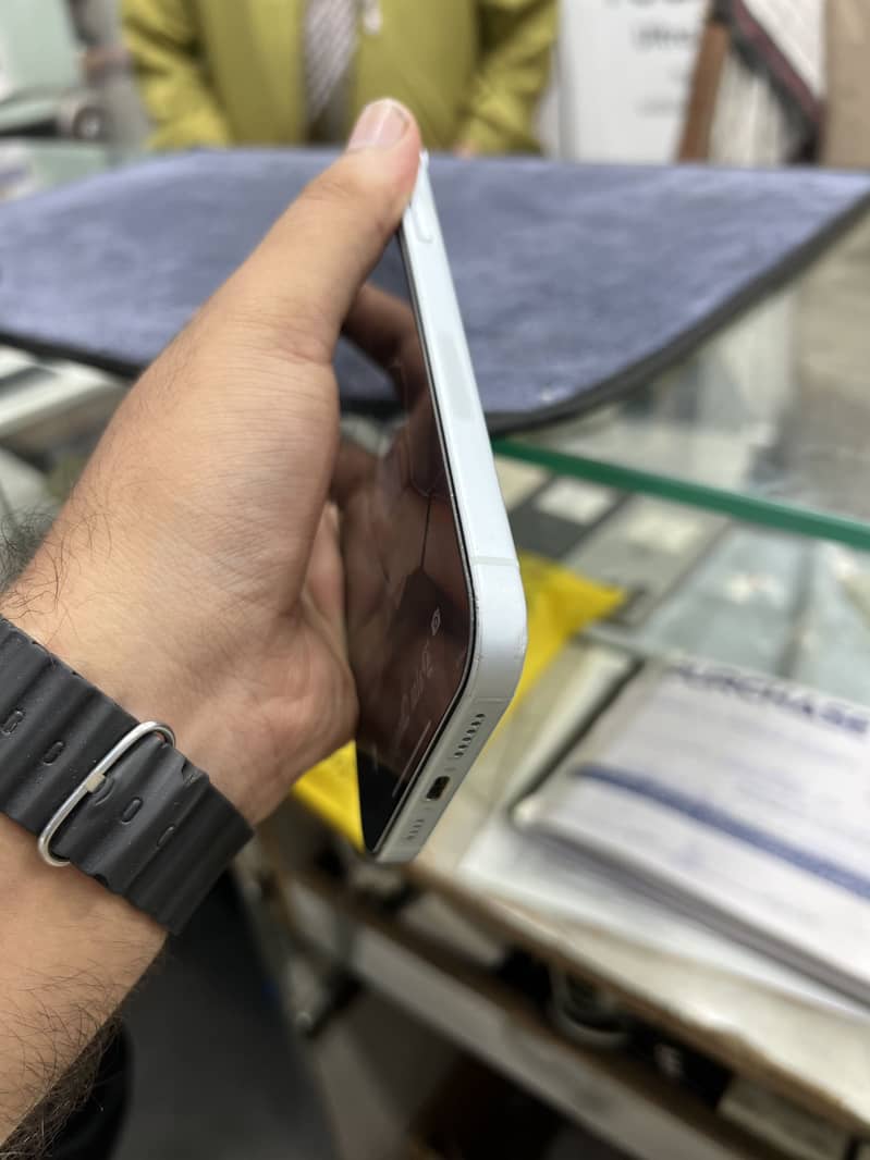 Apple iPhone 15 plus 3