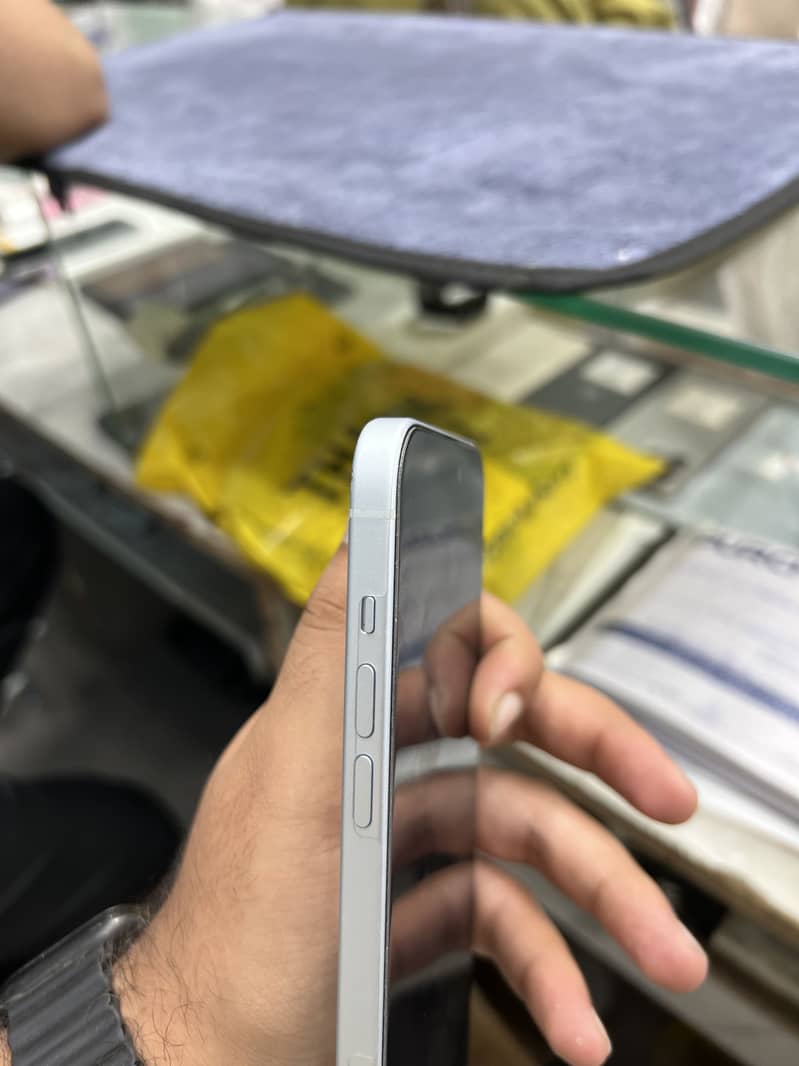 Apple iPhone 15 plus 4
