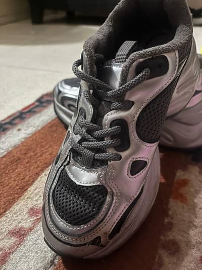 Comfortable sole sneakers  for men/women
