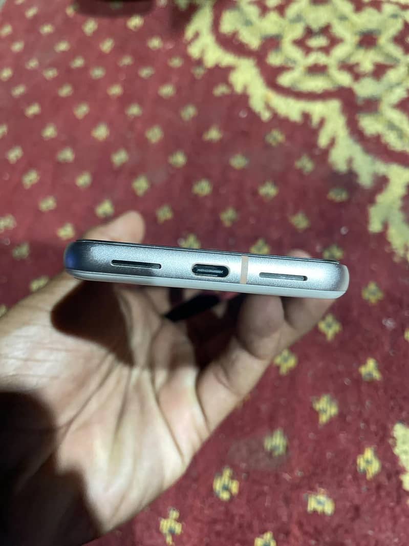 Google Pixel 8 5