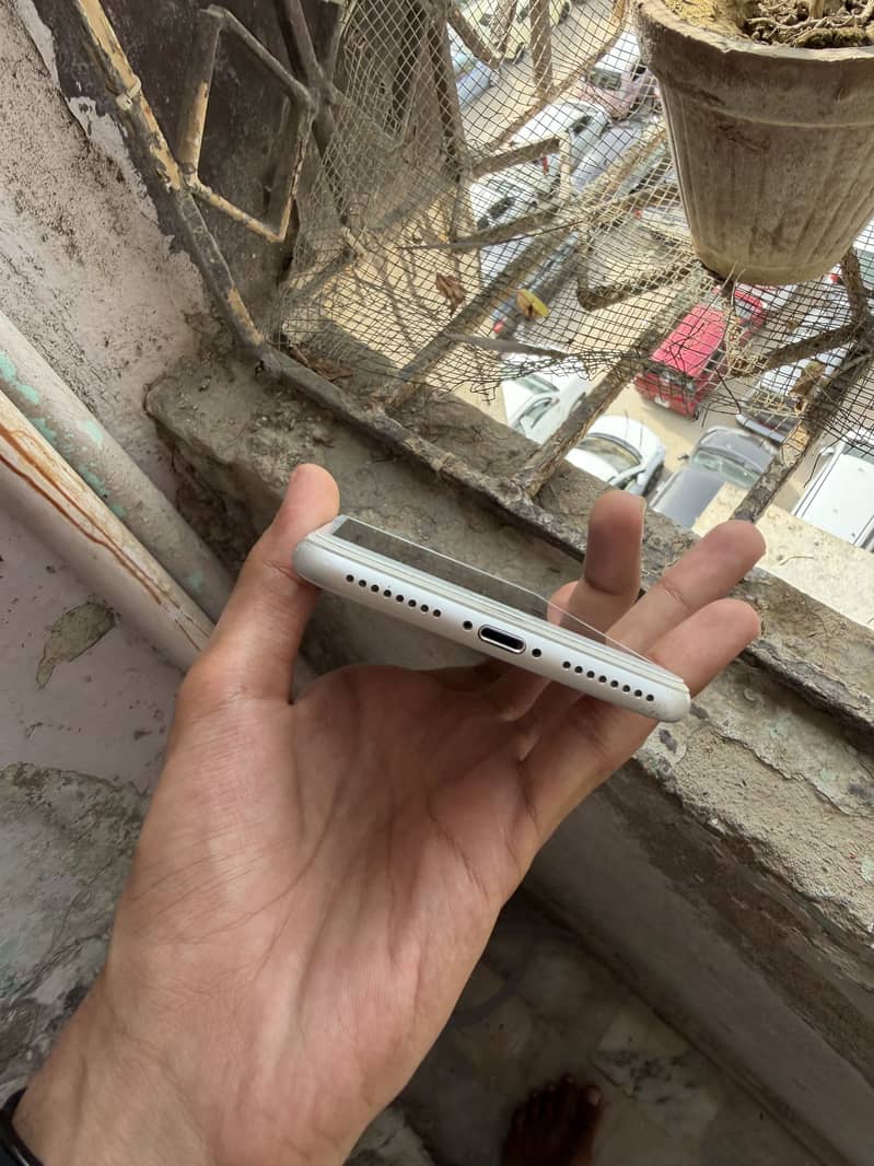 Apple iPhone 7 Plus 3