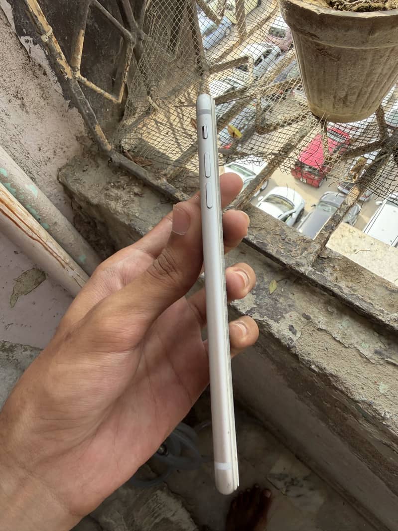 Apple iPhone 7 Plus 6
