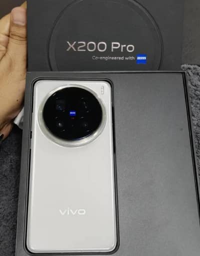 Vivo x200 Pro with box 16gb 512gb pta approved urgent sale ha