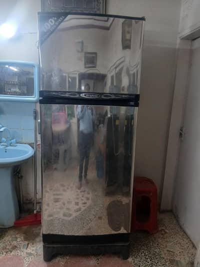 extra large fridge in good condition and proper working condition