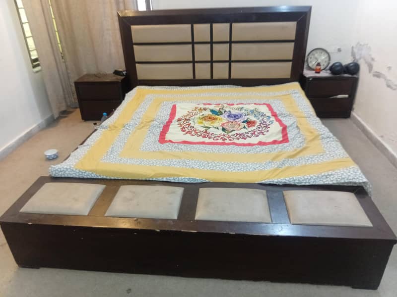 Quality Bed Set. . 0