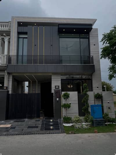 5 MARLA ELEGANT AND FULLY MAINTAINED SUPER HOT LOCATED BUNGALOW IS AVAILABLE IN THE BEST BLOCK OF DHA 9 TOWN LAHORE.