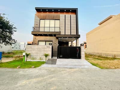 5 MARLA ELEGANT AND FULLY MAINTAINED SUPER HOT LOCATED BUNGALOW IS AVAILABLE IN THE BEST BLOCK OF DHA 9 TOWN LAHORE.