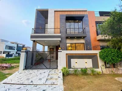 5 MARLA ELEGANT AND FULLY MAINTAINED SUPER HOT LOCATED BUNGALOW IS AVAILABLE IN THE BEST BLOCK OF DHA 9 TOWN LAHORE.
