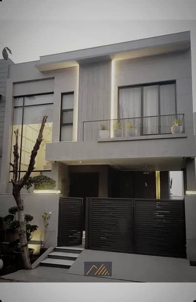 5 MARLA ELEGANT AND FULLY MAINTAINED SUPER HOT LOCATED BUNGALOW IS AVAILABLE IN THE BEST BLOCK OF DHA 9 TOWN LAHORE.