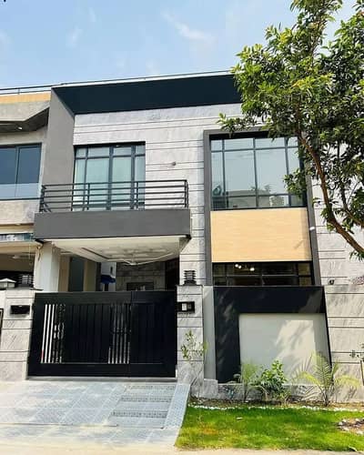 5 MARLA ELEGANT AND FULLY MAINTAINED SUPER HOT LOCATED BUNGALOW IS AVAILABLE IN THE BEST BLOCK OF DHA 9 TOWN LAHORE.
