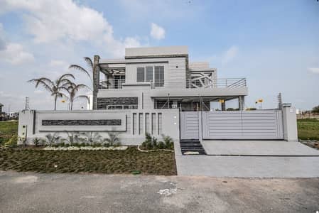10 MARLA ELEGANT AND FULLY MAINTAINED SUPER HOT LOCATED BUNGALOW IS AVAILABLE IN THE BEST BLOCK OF DHA PHASE 7 LAHORE.
