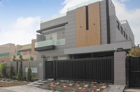 10 MARLA ELEGANT AND FULLY MAINTAINED SUPER HOT LOCATED BUNGALOW IS AVAILABLE IN THE BEST BLOCK OF DHA PHASE 7 LAHORE.