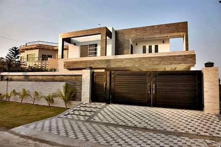 10 MARLA ELEGANT AND FULLY MAINTAINED SUPER HOT LOCATED BUNGALOW IS AVAILABLE IN THE BEST BLOCK OF DHA PHASE 7 LAHORE.