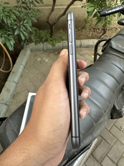 Apple iPhone 11 factory unlock with complete box non active
