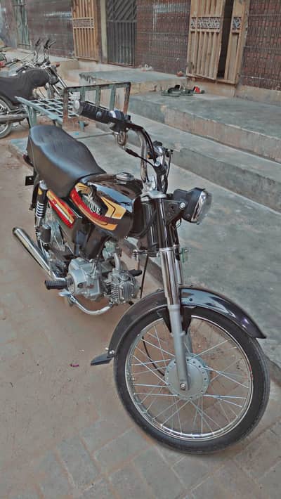 UNIQUE CD 70