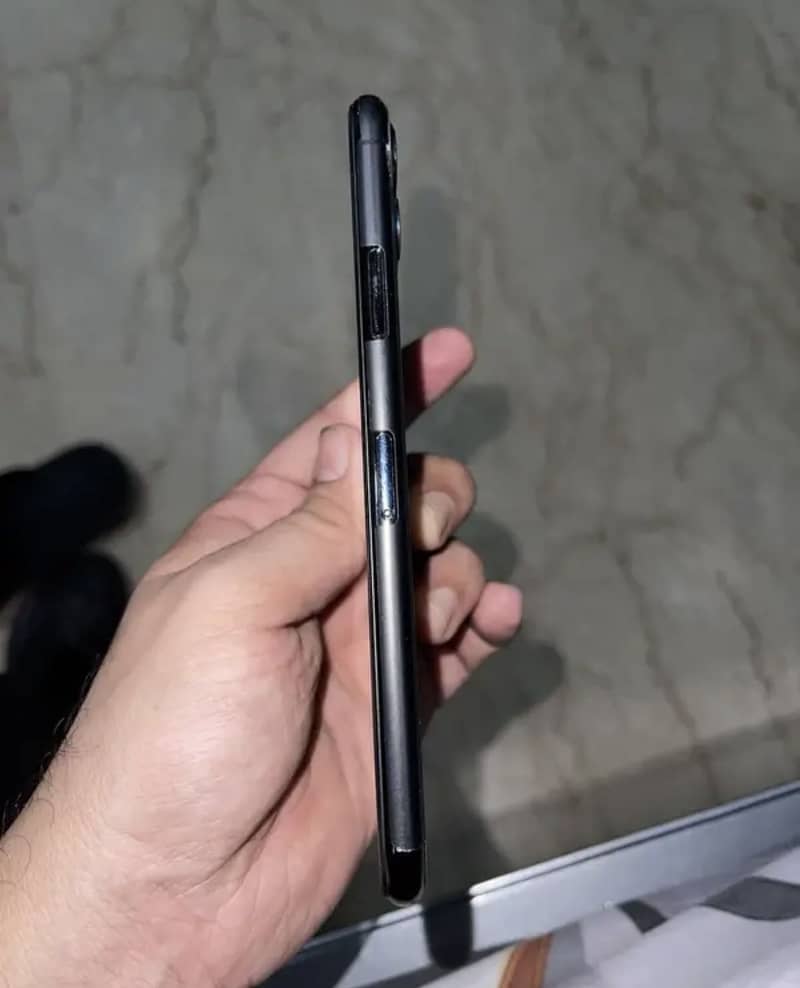 Apple iPhone 11 3
