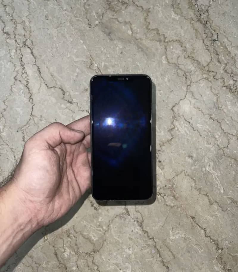 Apple iPhone 11 4
