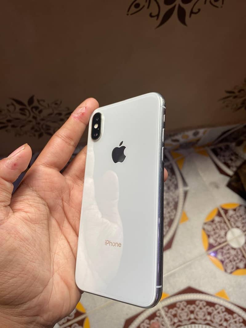 Apple iPhone X 4