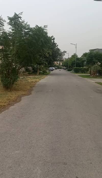 1-KANAL NEAR DHA RAYA RESIDENTIAL PLOT LOCATED IN THE BEST BLOCK OF DHA LAHORE.