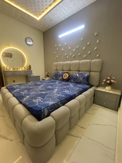 King Size Double Bed For Sale With Dressing & Side Tables , Mattress